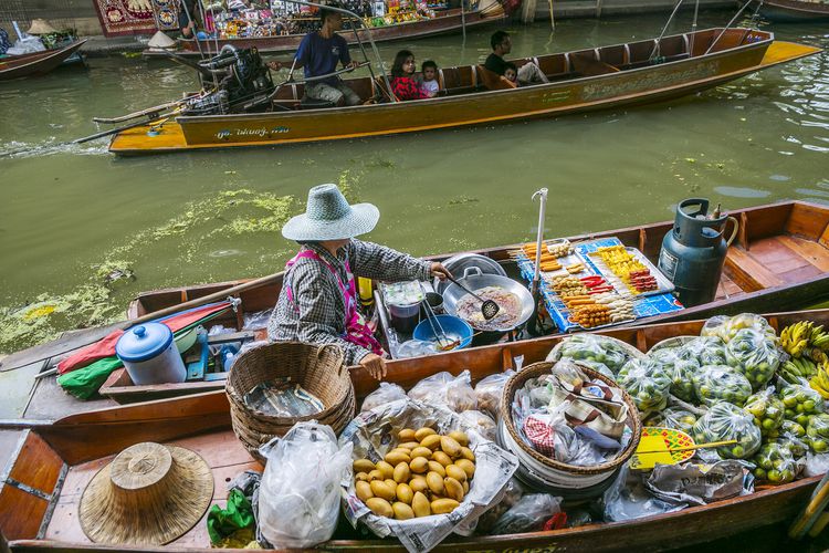Damnoen Saduak Floating Market near Bangkok, Thailand